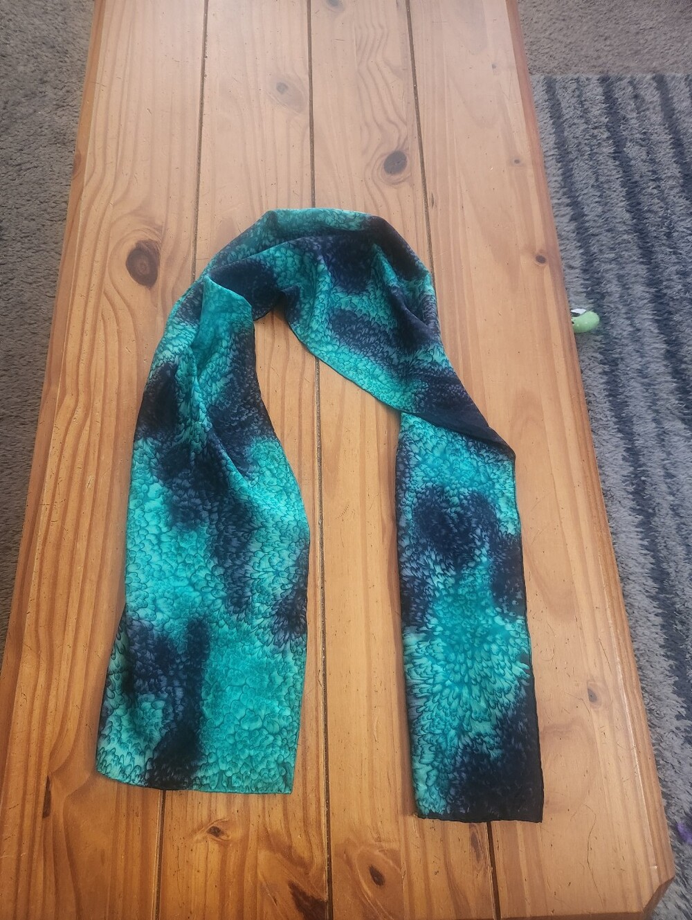 Green/Black Patterned Scarf